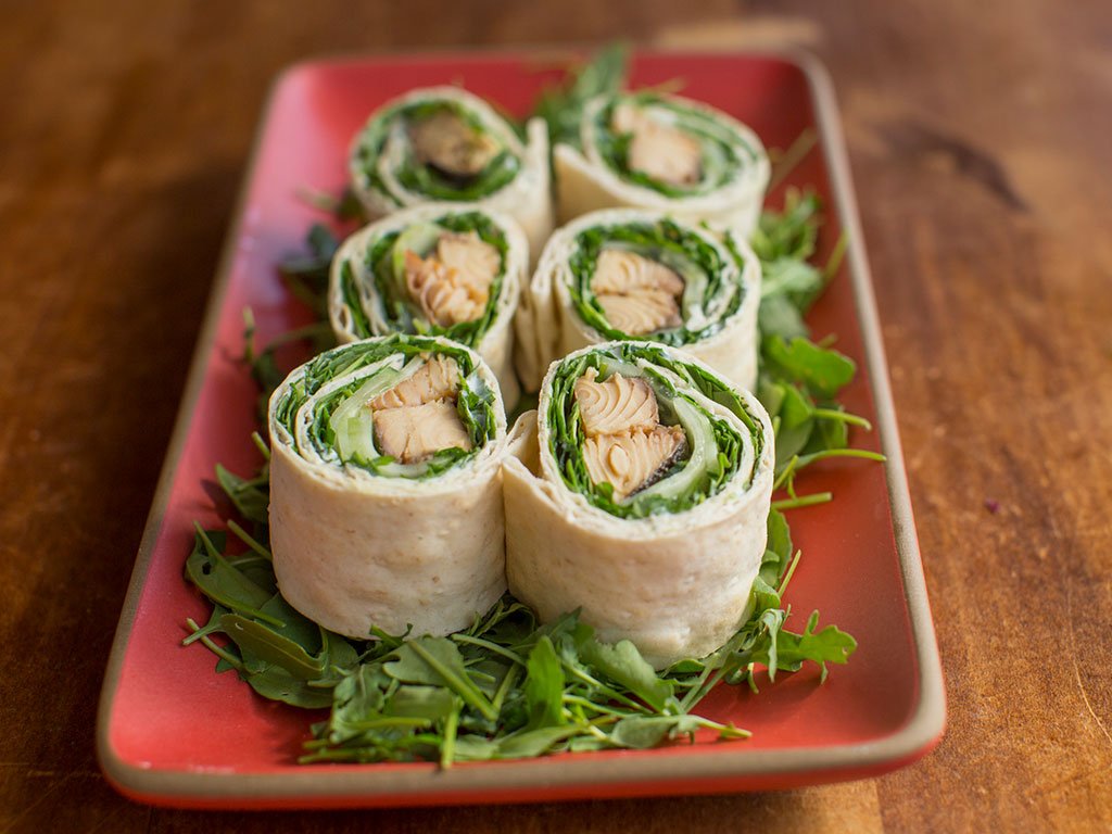 Spinach egg wrap with salmon